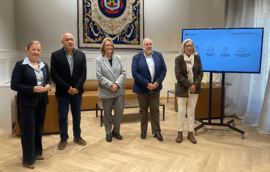 Cruz Roja y el Ayuntamiento de Motril reúnen a más de 25 empresas en la 1ª Feria de Empleo de la Costa Tropical